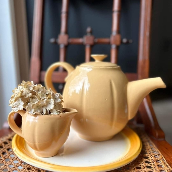 Vintage A la Carte by Skye McGhie teapot and creamer - Picture 7 of 10